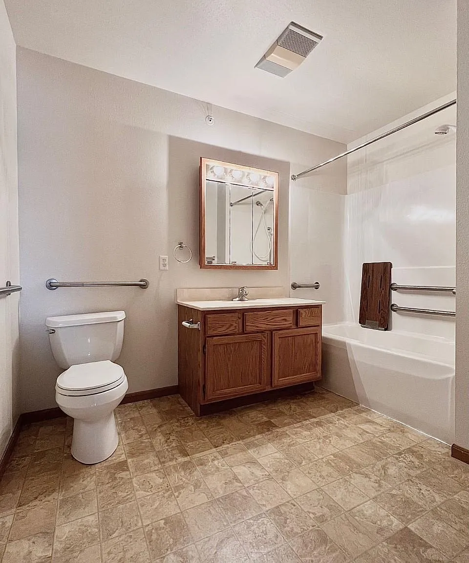 2 bed, $1,050 — Photo 4
