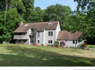 6 Eastwood Dr, Branford, CT 06405