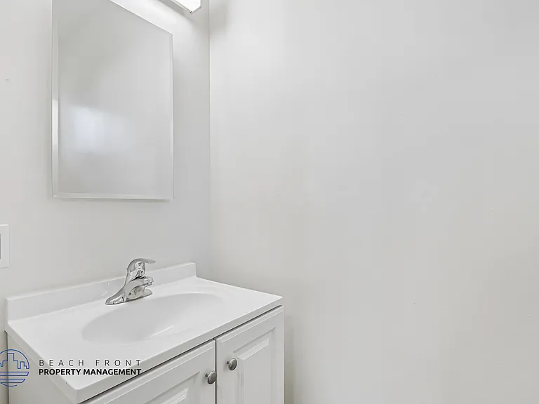 1458 Marine Ave — Photo 22