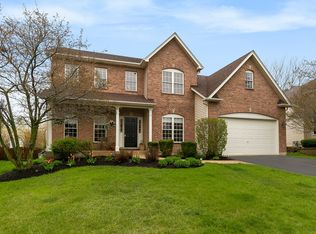 529 Lake Ridge Dr, South Elgin, IL 60177