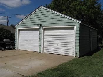3rd image of 330 W Claflin Ave