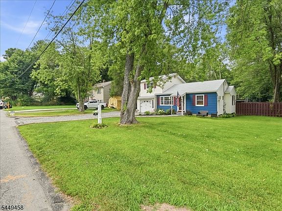 3rd image of 35 Edgecumb Rd