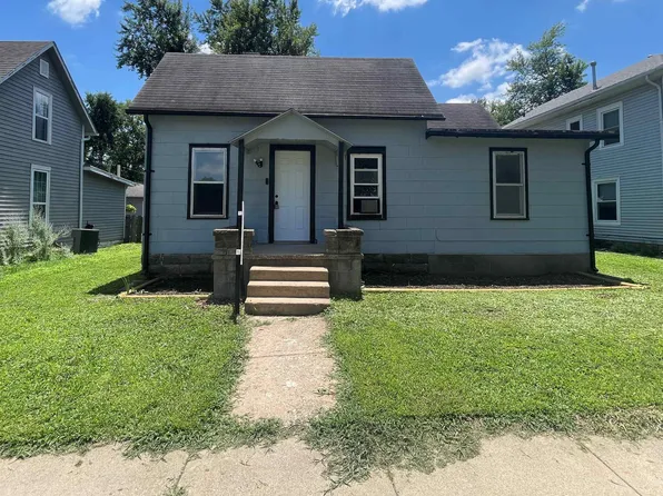 317 W 10th Ave, Winfield, KS 67156