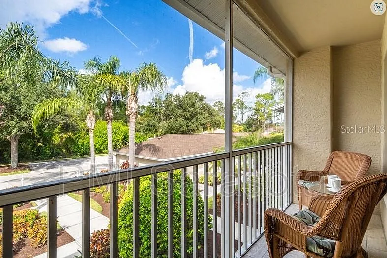 2 bed, 2.0 bath, 1324 sqft, $4,200 — Photo 3