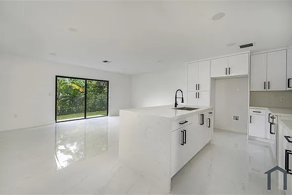 528 NW 13th St — Photo 4