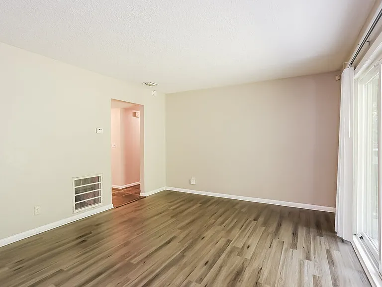6812 Hawkins Ct — Photo 11
