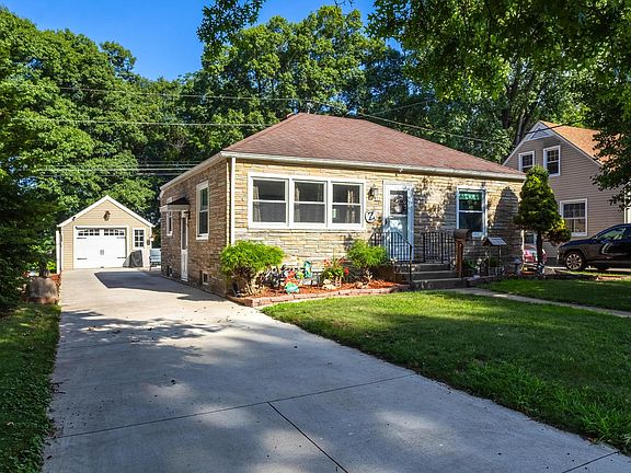 2nd image of 30 Blackhawk Hills Ct