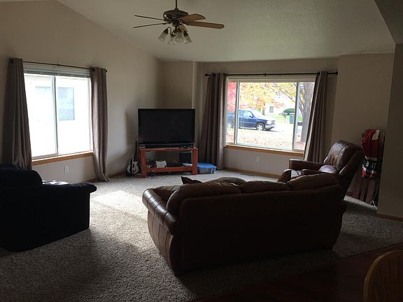 3rd image of 3312 Emerald Dr