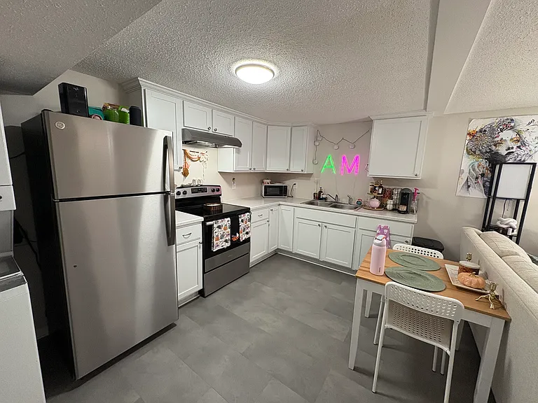 1004 Country Club Dr #4 — Photo 4