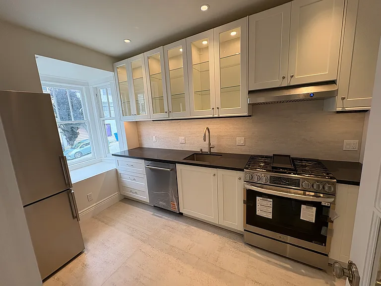 1546 Jones St #12 — Photo 3