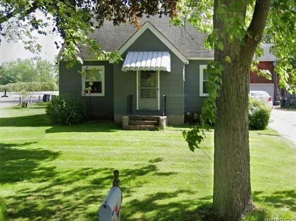 7213 Rapids Rd, Lockport, NY 14094