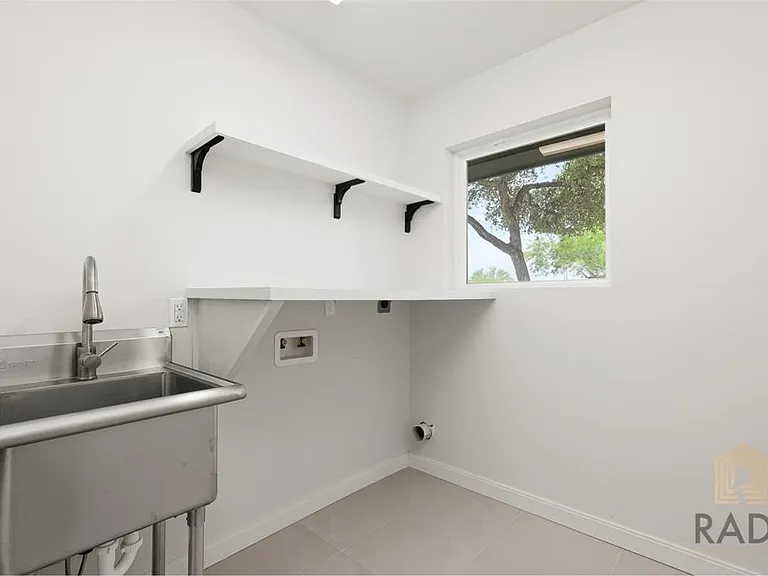1713 Hibiscus Ave — Photo 21