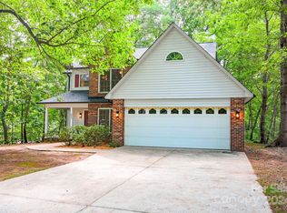 607 17th Avenue Dr SE, Hickory, NC 28602