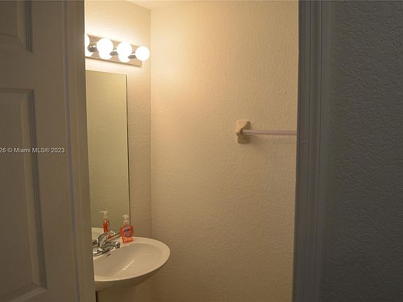 4th image of 10902 NW 83rd St APT 203