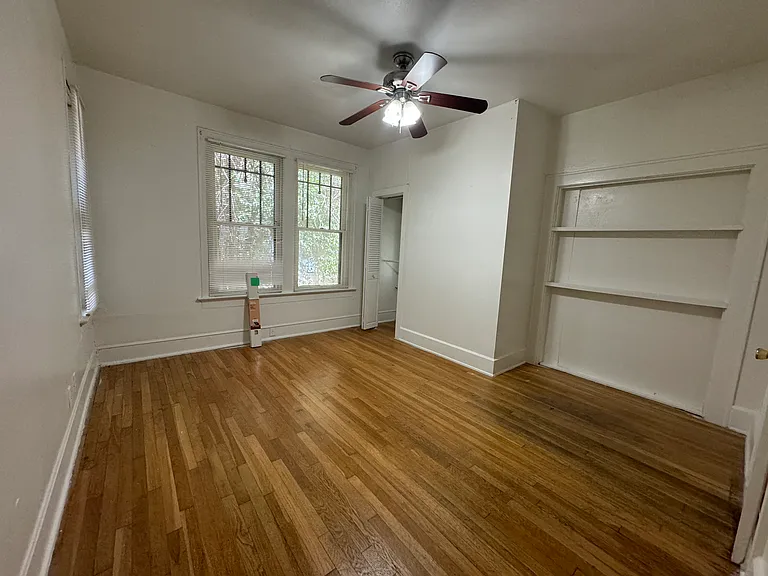 1109 W 22nd St — Photo 15