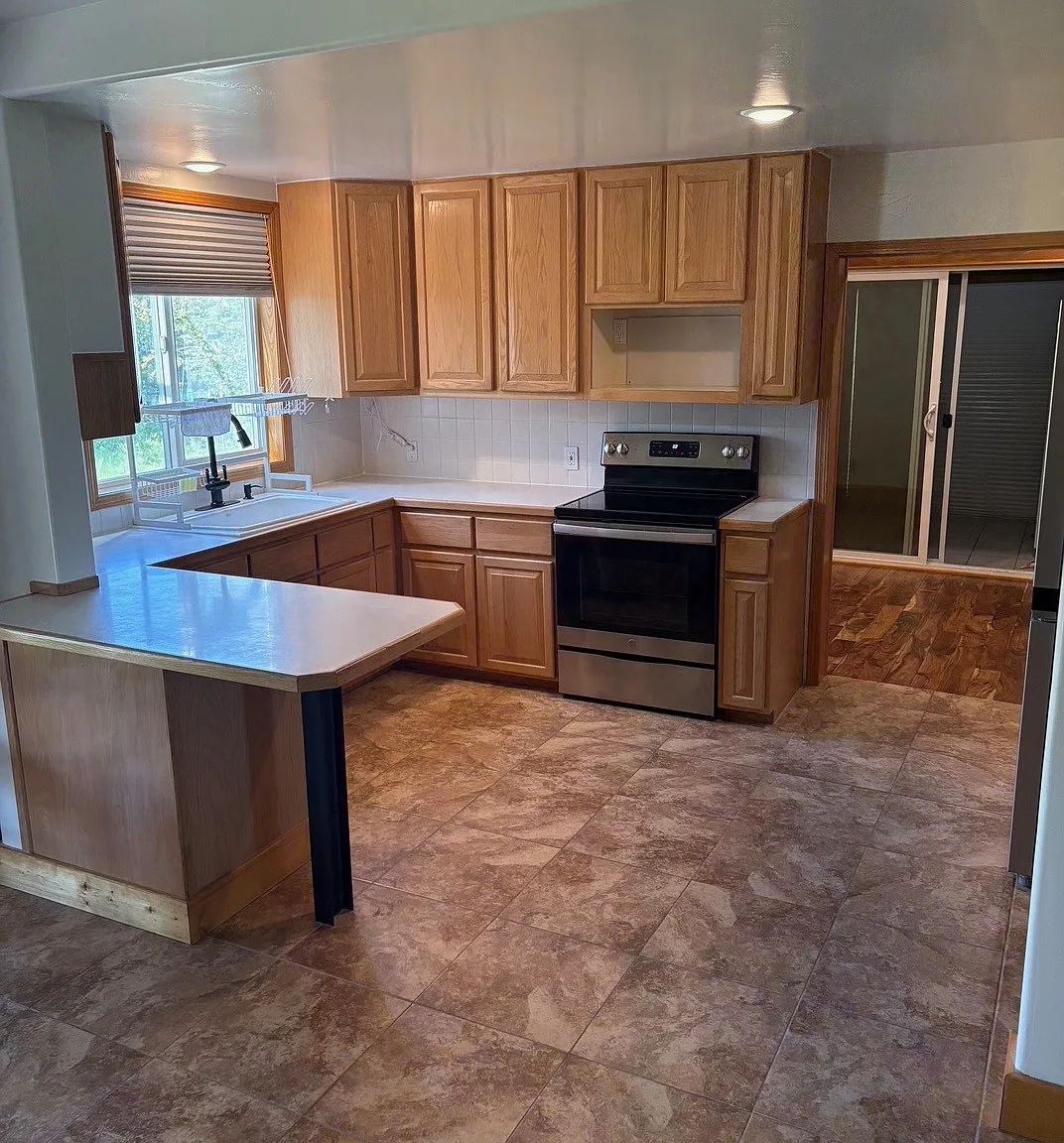 1270 Grand Ave — Photo 2