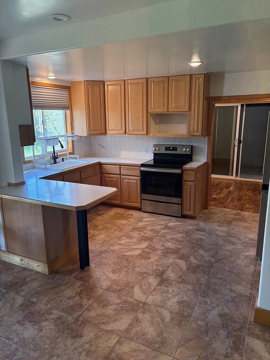 Kitchen - Grand Ave