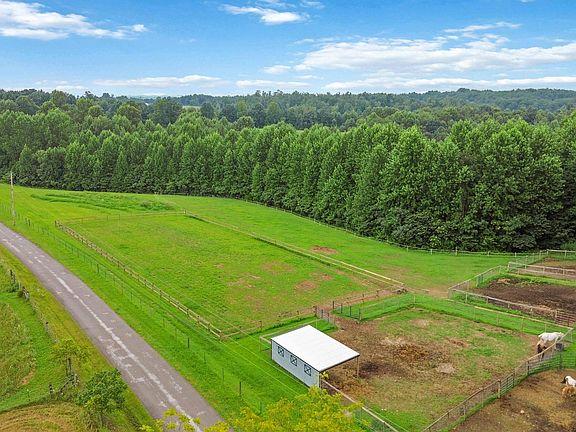 4th image of 547 Trace Fork Rd