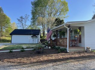 525 Means Rd, Byrdstown, TN 38549