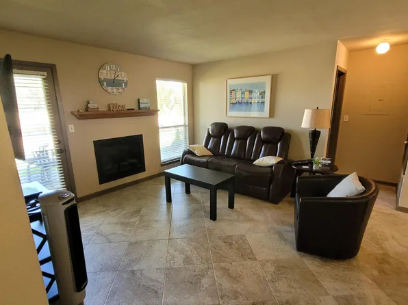 302 Saint Andrews St APT 104A, Rockport, TX 78382