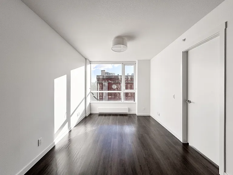 183 Georgia St E — Photo 85