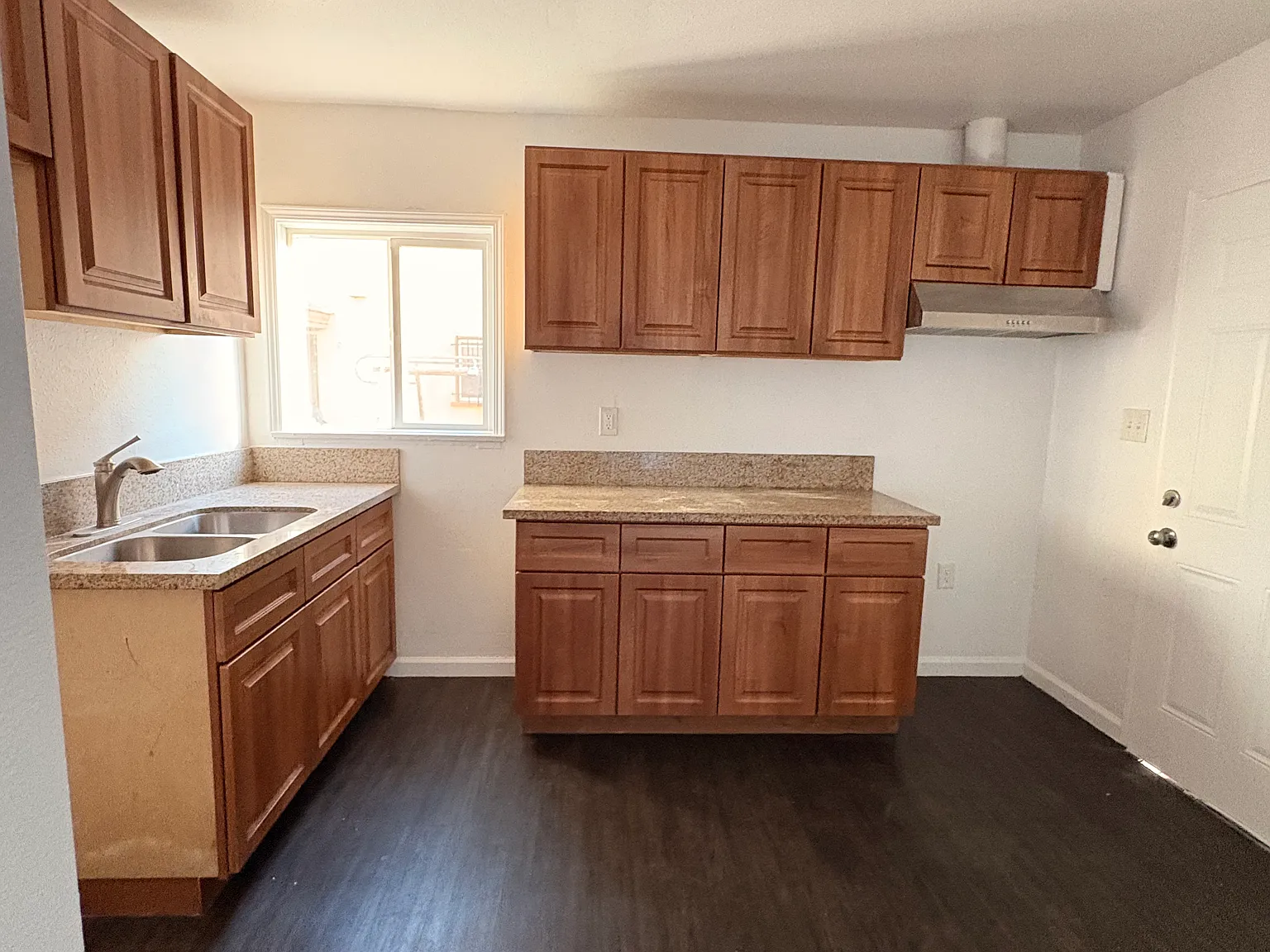 2 bed, 750 sqft, $2,500 — Photo 1