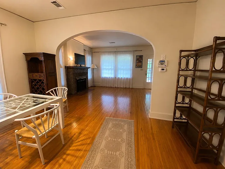 3200 Harris Park Ave — Photo 5