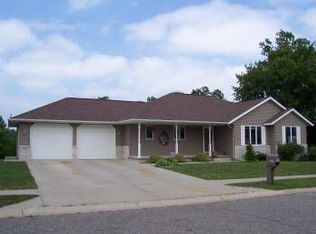 1478 Hillside Dr, Red Wing, MN 55066