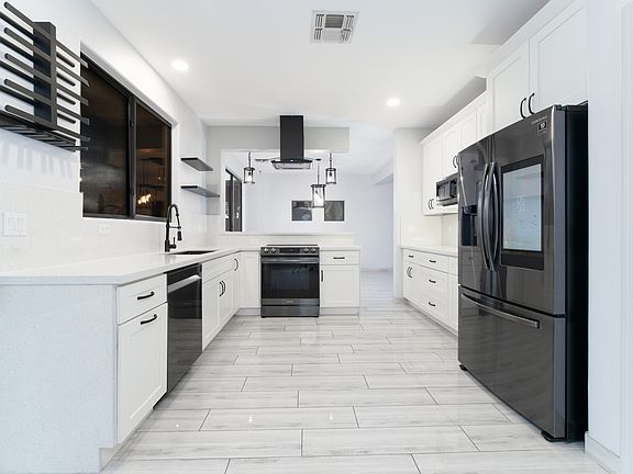5th image of 39 W Calle Tierra Serena