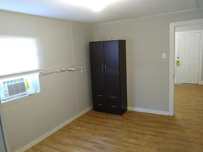 1004 Avenue E #1 — Photo 21