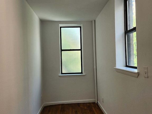 3rd image of 309 W 21st St APT 4C