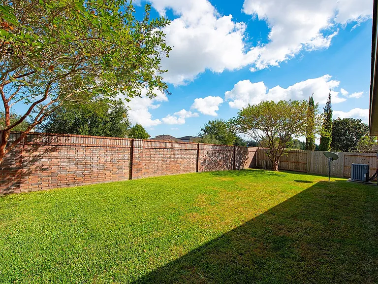 1208 Pisana — Photo 38