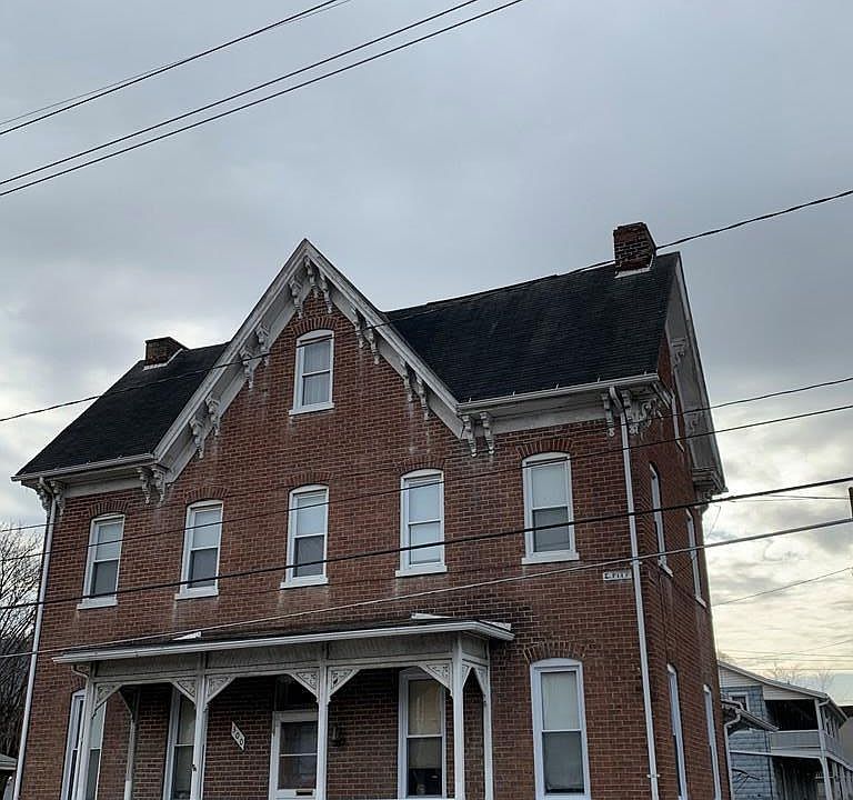 1st image of 300 E Pitt St