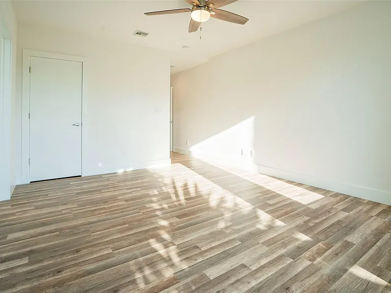 1413 NE 5th Ave #1 — Photo 28