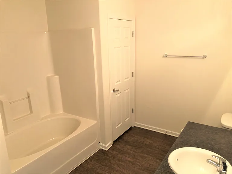8 Milsbury Ln — Photo 8