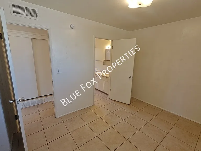 1224 N Camilla Blvd — Photo 11