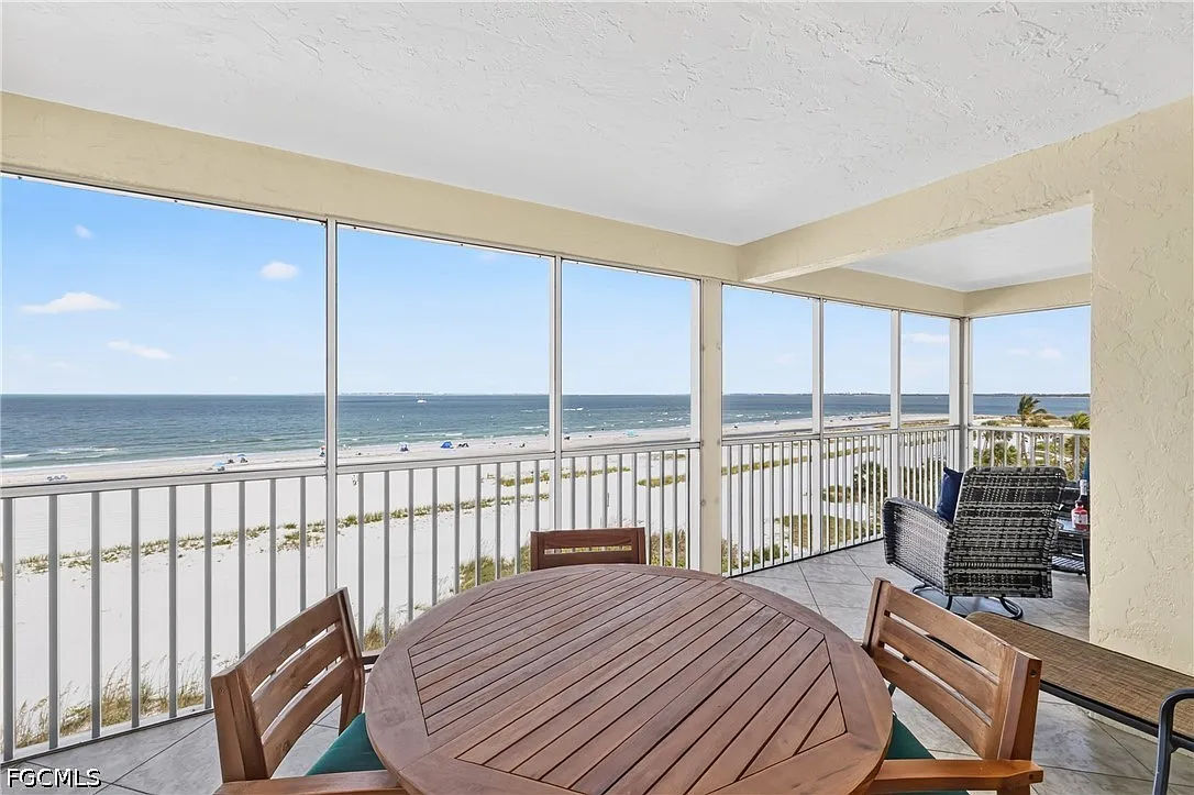 2 bed, 2.0 bath, 1045 sqft, $5,500 — Photo 1