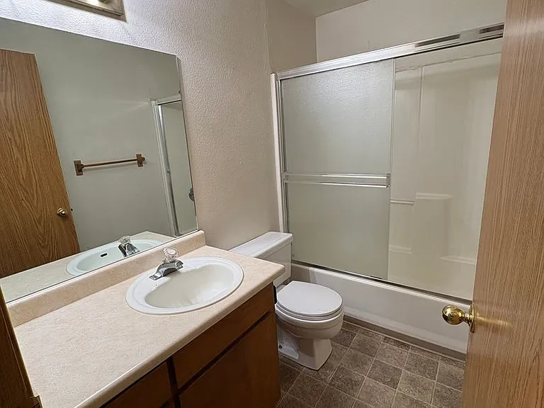 2050 Campus Dr — Photo 9