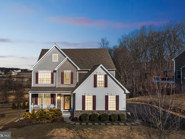 216 Ironstone Ln, Elverson, PA 19520
