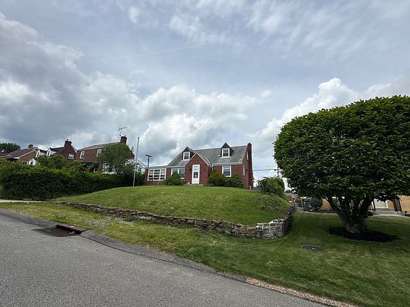 3rd image of 1721 Elderslee Rd