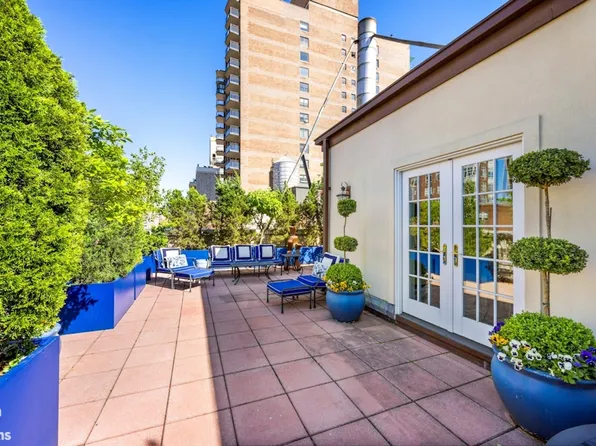 1035 Park Avenue image 9 of 22