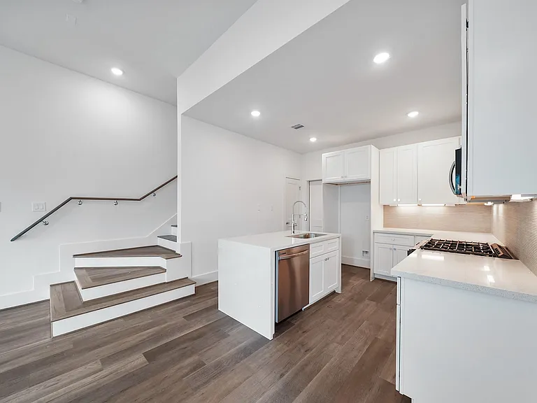 7504 Carver Rd #D — Photo 5