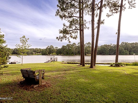 5th image of 16313 Lake Dr E