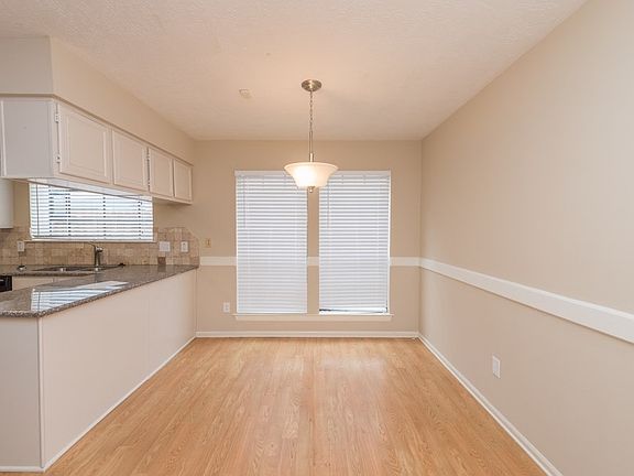 4th image of 15119 Manorhill Dr
