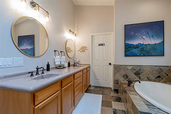 174 S Laguna Dr — Photo 22