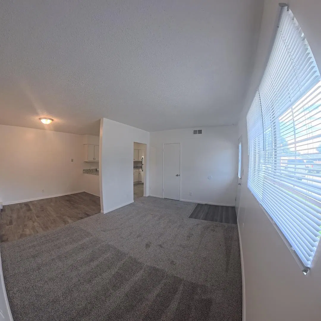 218 NW Chapel Dr - 11 — Photo 2