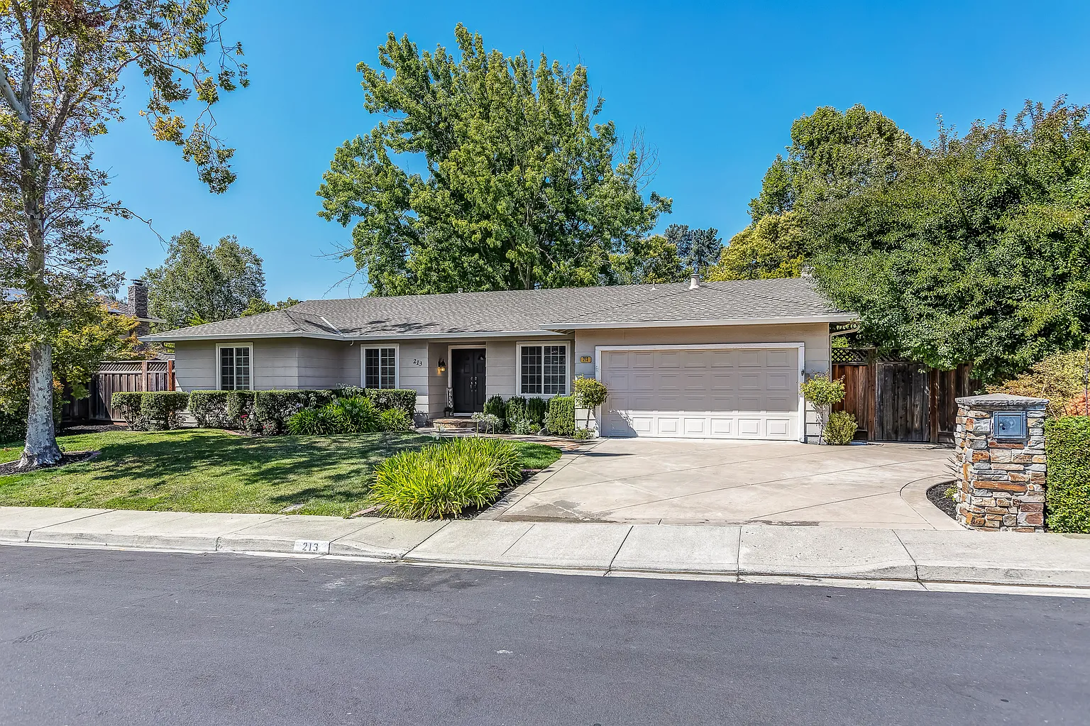 213 Aptos Pl photo 1