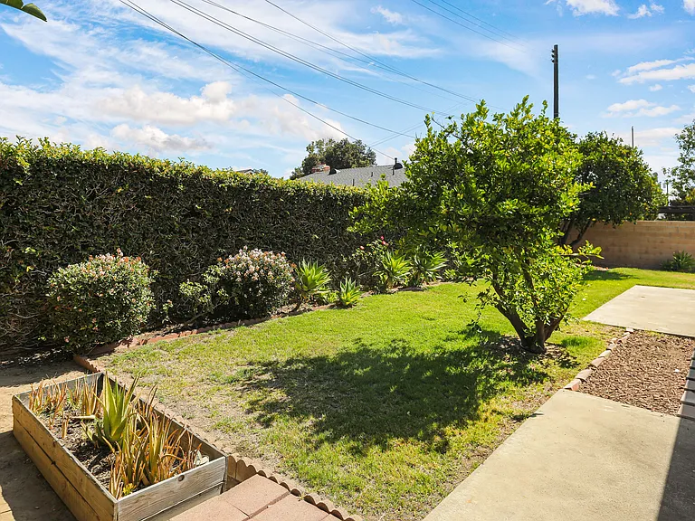 1403 E Chalynn Ave — Photo 29