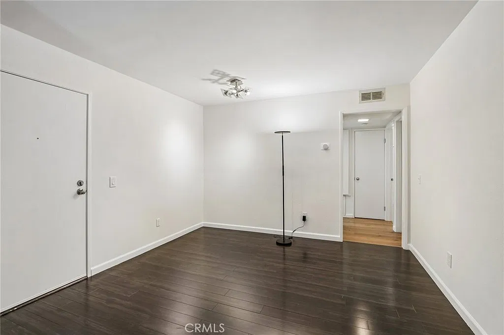 2 bed, 924 sqft, $2,750 — Photo 3
