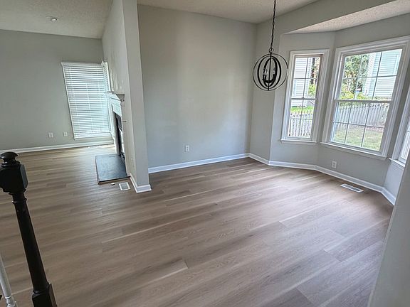 3rd image of 5608 Edgebury Rd